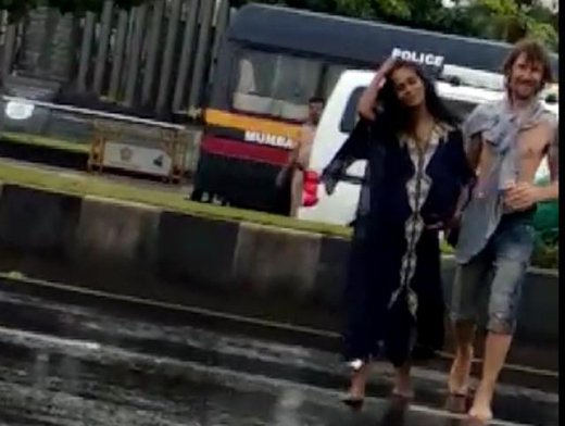 sex on roadsid...1